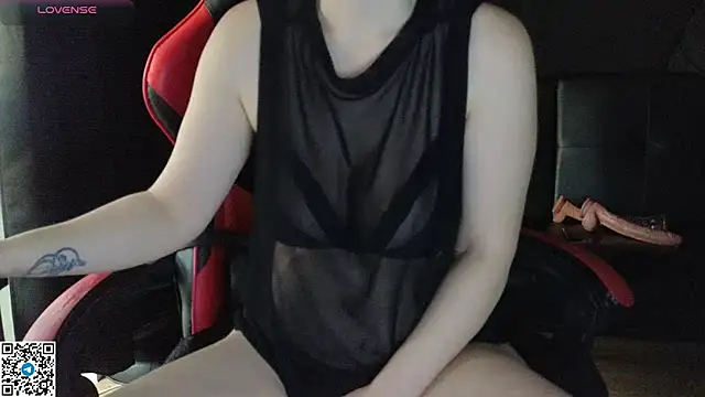 Snapshot of Mia_G0ld chatting on 11.13.25 Mia G0ld online show from 11.13.25