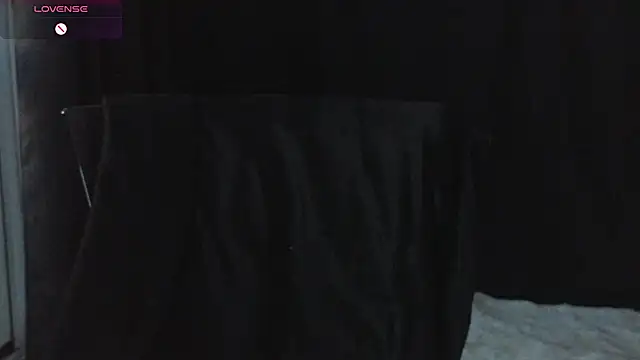 Mia G0ld online show from 04.29.26