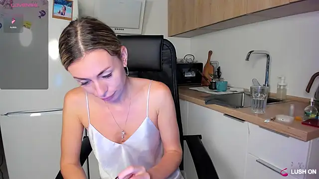 Snapshot of DannaEvan chatting on 09.27.25 DannaEvan online show from 09.27.25