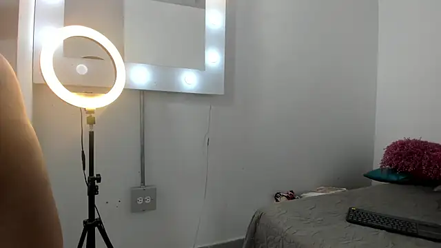 SEXXYLATINCOUPLE1 online show from 11.29.25