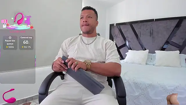 Snapshot of AnnieAndStefan chatting on 10.22.25 AnnieAndStefan online show from 10.22.25