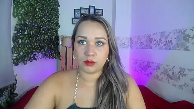 Snapshot of paula_brausin chatting on 02.10.25 paula brausin online show from 02.10.25