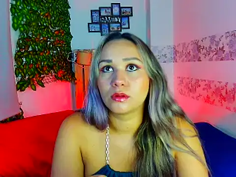 Snapshot of paula_brausin chatting on 02.22.25 paula brausin online show from 02.22.25
