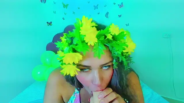 Snapshot of paula_brausin chatting on 03.17.25 paula brausin online show from 03.17.25