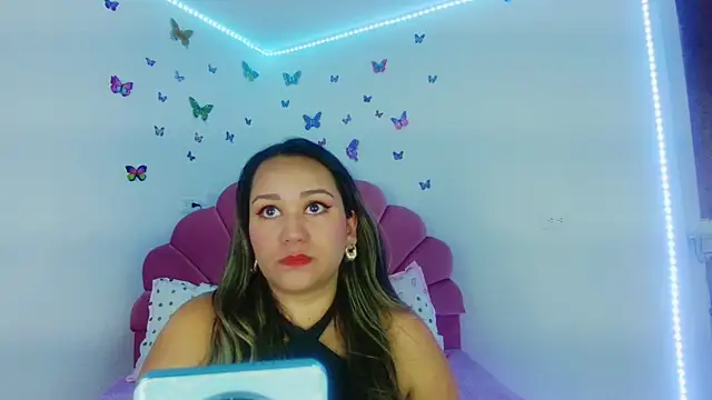 Snapshot of paula_brausin chatting on 09.28.25 paula brausin online show from 09.28.25