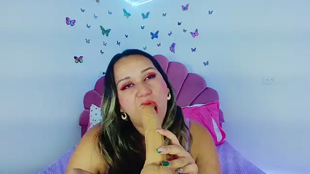 Snapshot of paula_brausin chatting on 10.22.25 paula brausin online show from 10.22.25