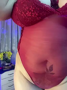 Snapshot of lonely_shewolf chatting on 09.19.25 lonely shewolf online show from 09.19.25