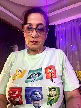 Snapshot of lonely_shewolf chatting on 09.25.25 lonely shewolf online show from 09.25.25