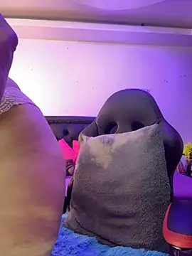 Snapshot of lonely_shewolf chatting on 10.07.25 lonely shewolf online show from 10.07.25