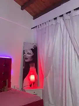 Snapshot of lonely_shewolf chatting on 10.15.25 lonely shewolf online show from 10.15.25