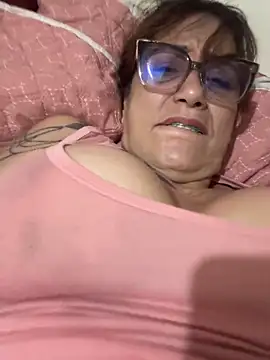 Snapshot of lonely_shewolf chatting on 10.25.25 lonely shewolf online show from 10.25.25