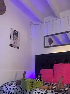 Snapshot of lonely_shewolf chatting on 11.21.25 lonely shewolf online show from 11.21.25