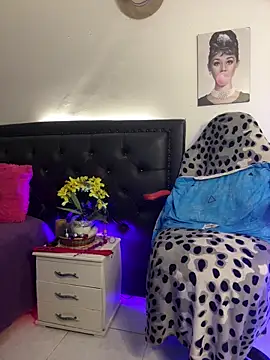 Snapshot of lonely_shewolf chatting on 12.15.25 lonely shewolf online show from 12.15.25