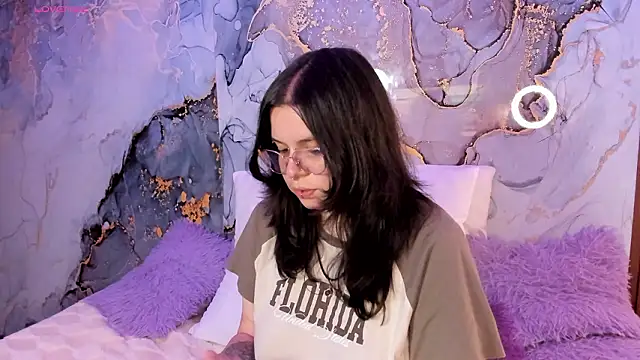 Snapshot of Mey_moon chatting on 02.13.26 Mey moon online show from 02.13.26