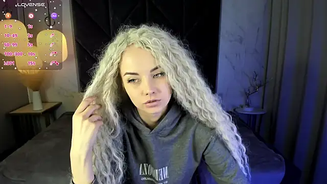 StephanieSweety online show from 03.17.25