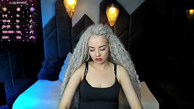 StephanieSweety online show from 03.18.25