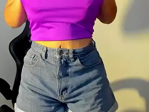 Snapshot of Sami_Hotie1 chatting on 02.18.25 Sami Hotie1 online show from 02.18.25