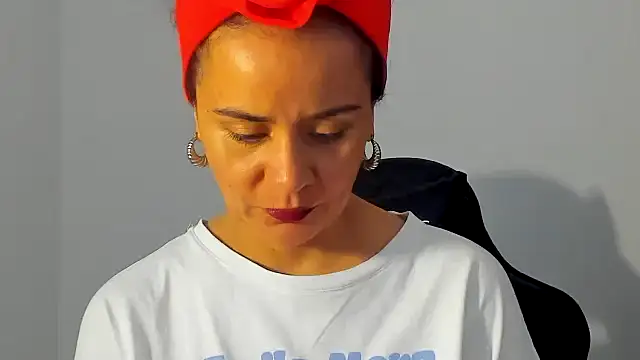 Snapshot of Sami_Hotie1 chatting on 10.21.25 Sami Hotie1 online show from 10.21.25