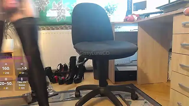 Snapshot of SissyLunaCD chatting on 01.27.25 SissyLunaCD online show from 01.27.25