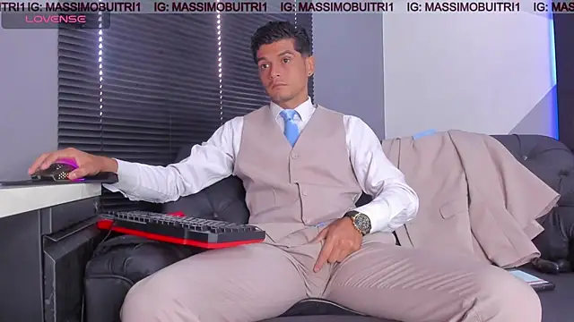 Snapshot of massimo_g chatting on 06.17.26 massimo g online show from 06.17.26