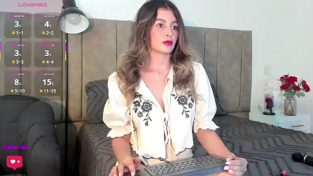 Snapshot of Isabellacharm chatting on 10.19.25 Isabellacharm online show from 10.19.25