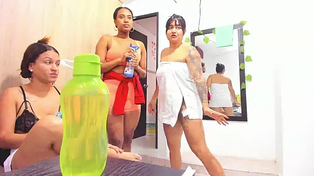 Snapshot of andreita_trujillos chatting on 10.20.25 andreita trujillos online show from 10.20.25