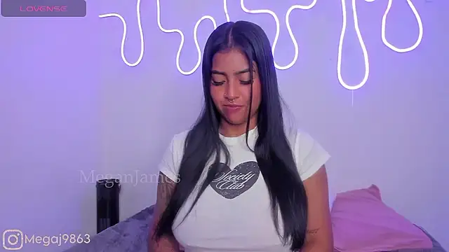 Snapshot of meganjames1 chatting on 12.07.24 meganjames1 online show from 12.07.24