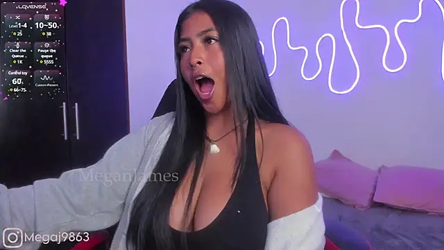 Snapshot of meganjames1 chatting on 01.24.25 meganjames1 online show from 01.24.25