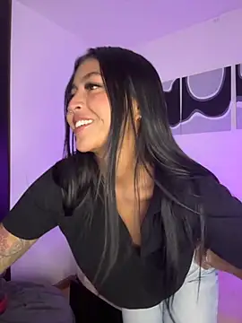 Snapshot of meganjames1 chatting on 10.23.25 meganjames1 online show from 10.23.25