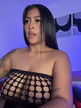 Snapshot of meganjames1 chatting on 11.26.25 meganjames1 online show from 11.26.25