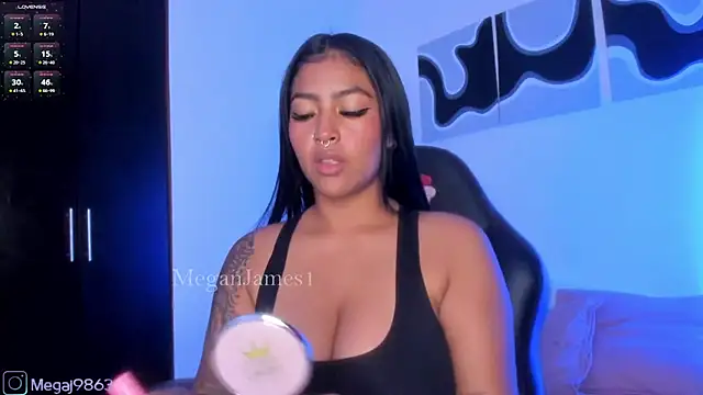 Snapshot of meganjames1 chatting on 11.27.25 meganjames1 online show from 11.27.25