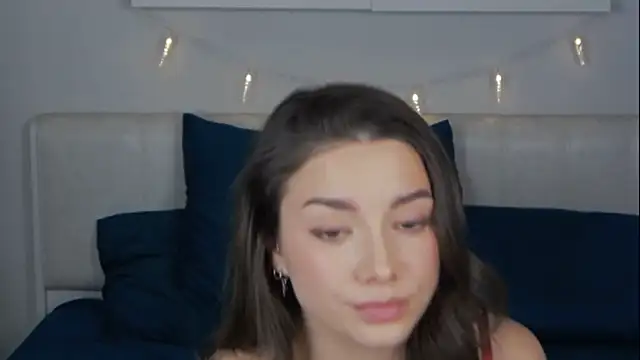 Snapshot of sinthiaroze chatting on 12.25.24 sinthiaroze online show from 12.25.24