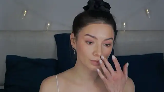 Snapshot of sinthiaroze chatting on 02.04.25 sinthiaroze online show from 02.04.25