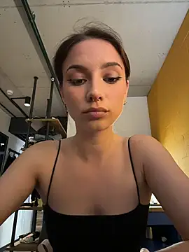 Snapshot of sinthiaroze chatting on 09.19.25 sinthiaroze online show from 09.19.25