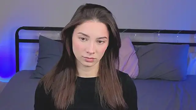 Snapshot of sinthiaroze chatting on 12.21.25 sinthiaroze online show from 12.21.25