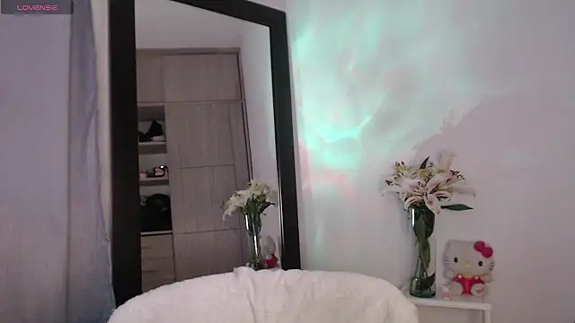 Snapshot of cristal_sexybody chatting on 02.18.25 cristal sexybody online show from 02.18.25