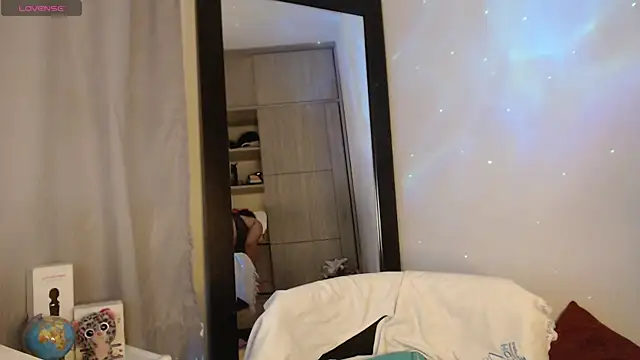 Snapshot of cristal_sexybody chatting on 02.21.25 cristal sexybody online show from 02.21.25