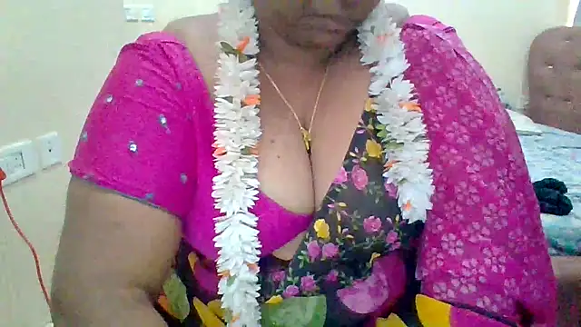 Snapshot of archanatelugu9 chatting on 01.08.25 archanatelugu9 online show from 01.08.25