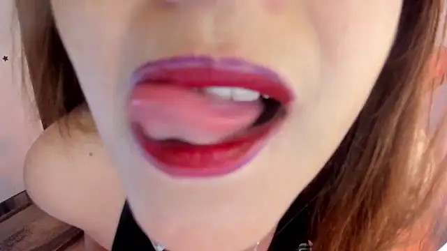 Snapshot of Ivette_Shaira chatting on 12.15.25 Ivette Shaira online show from 12.15.25