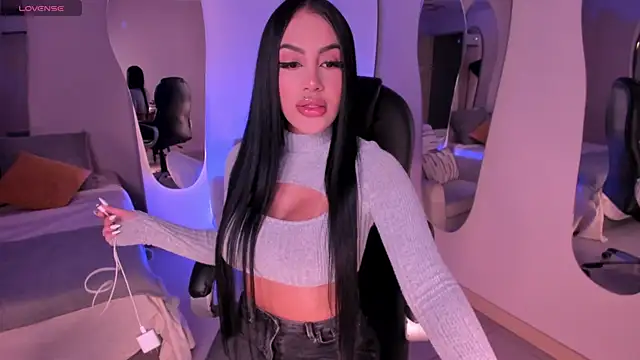 Snapshot of MileyCruz_ chatting on 12.13.24 MileyCruz online show from 12.13.24