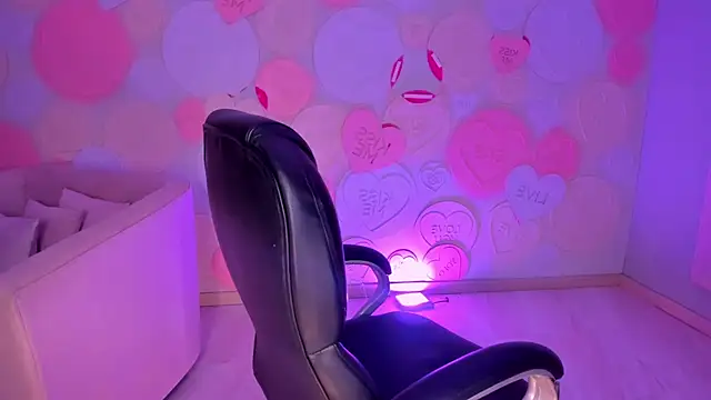 Snapshot of MileyCruz_ chatting on 12.22.24 MileyCruz online show from 12.22.24