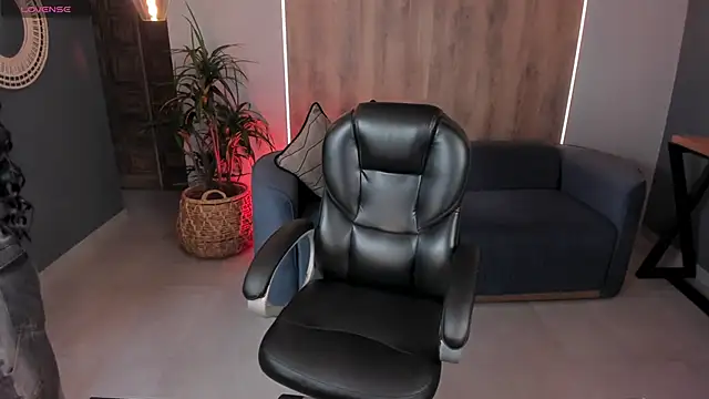 Snapshot of MileyCruz_ chatting on 09.13.25 MileyCruz online show from 09.13.25