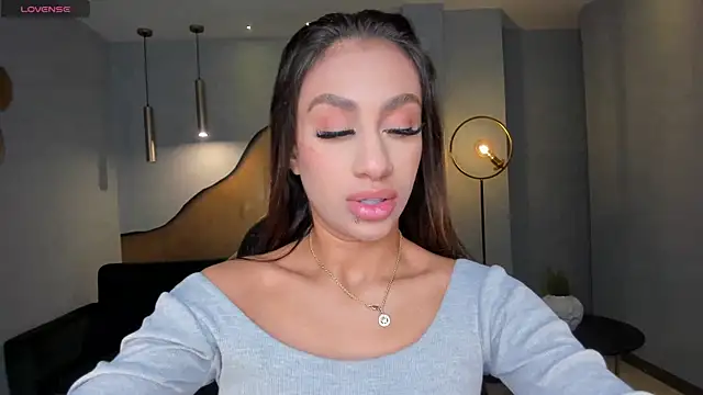 Snapshot of DannaCruz chatting on 02.08.25 DannaCruz online show from 02.08.25