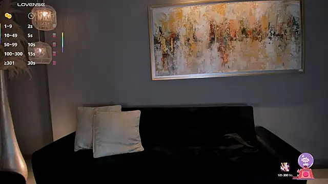 Snapshot of DannaCruz chatting on 02.13.25 DannaCruz online show from 02.13.25