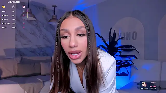 Snapshot of DannaCruz chatting on 02.18.25 DannaCruz online show from 02.18.25