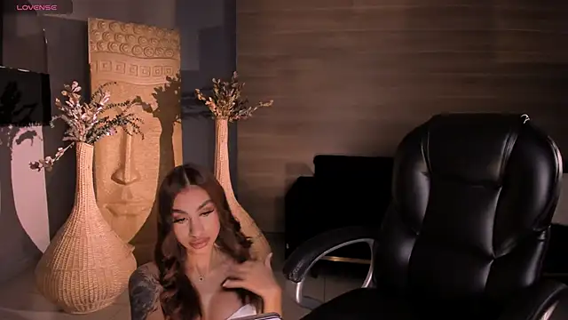 Snapshot of DannaCruz chatting on 09.12.25 DannaCruz online show from 09.12.25