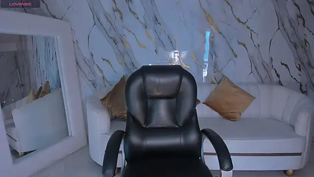 Snapshot of DannaCruz chatting on 10.02.25 DannaCruz online show from 10.02.25