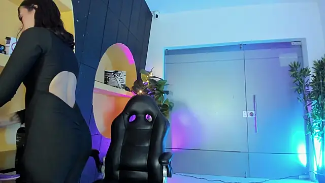 Snapshot of LucianaCarter chatting on 02.09.25 LucianaCarter online show from 02.09.25