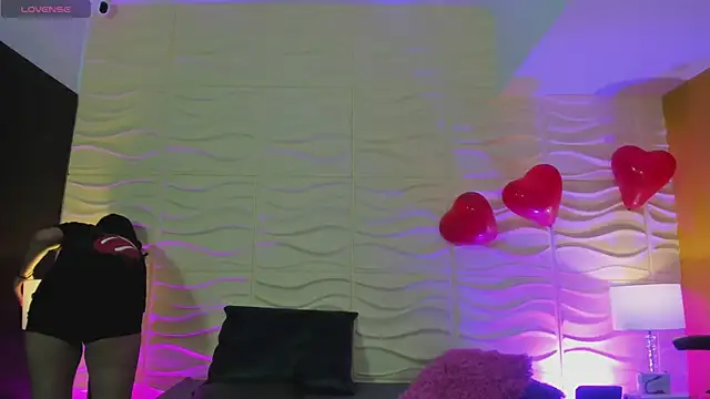 Snapshot of LucianaCarter chatting on 02.16.25 LucianaCarter online show from 02.16.25