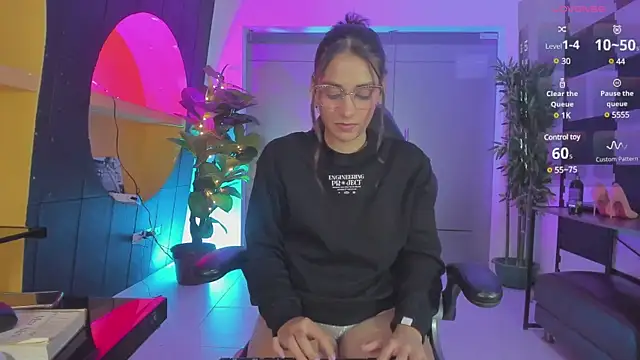 Snapshot of LucianaCarter chatting on 03.11.25 LucianaCarter online show from 03.11.25